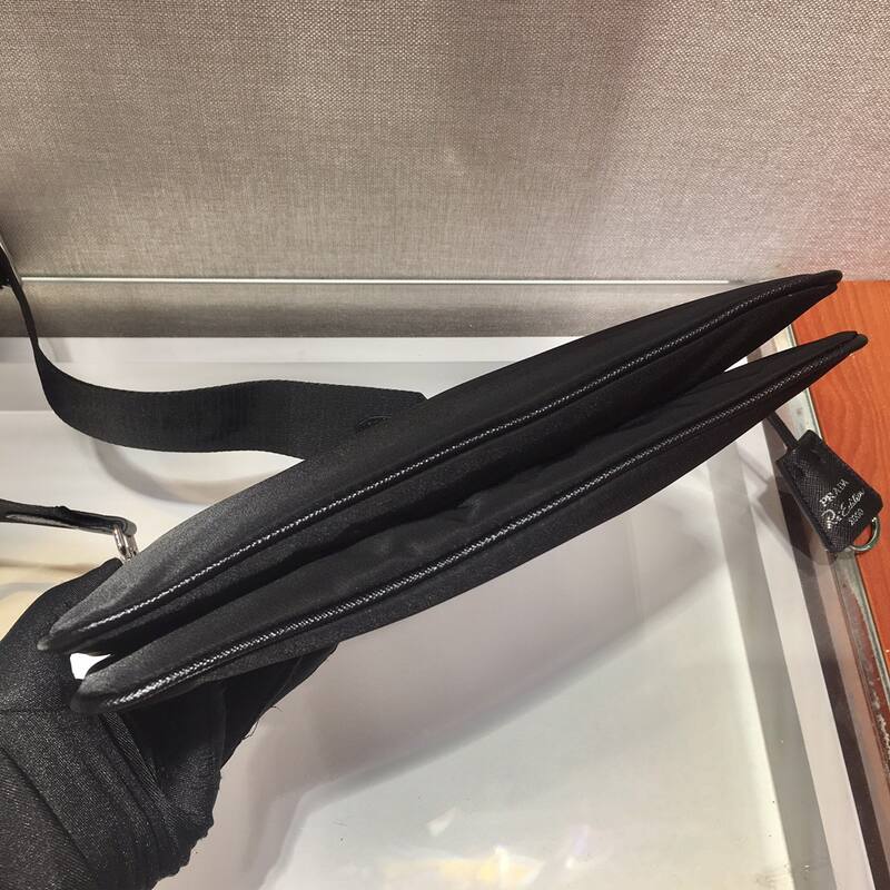 Prada Re-Edition Black shoulder bag — AAA Quality Replica