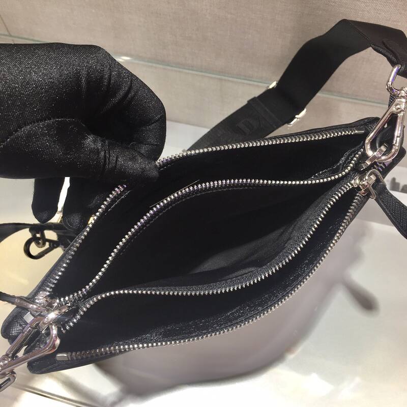 Prada Re-Edition Black shoulder bag — AAA Quality Replica