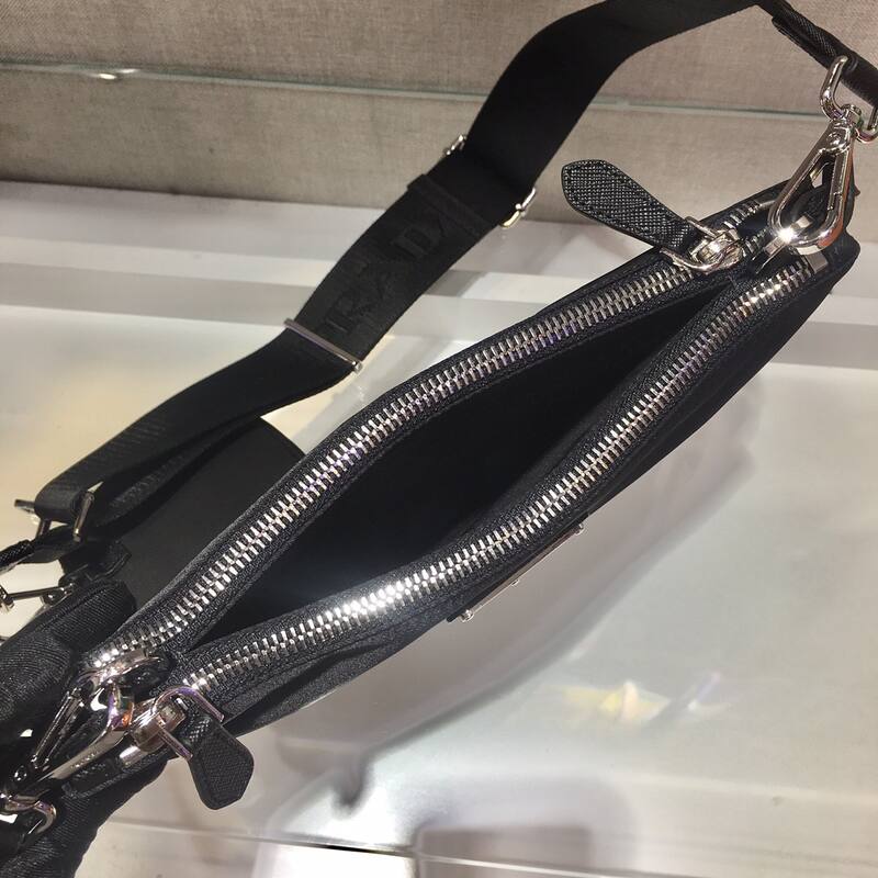 Prada Re-Edition Black shoulder bag — AAA Quality Replica