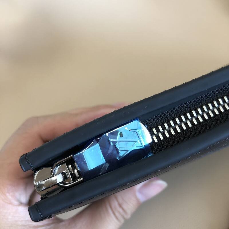 Louis Vuitton Damier Graphite crossbody — Premium Replica