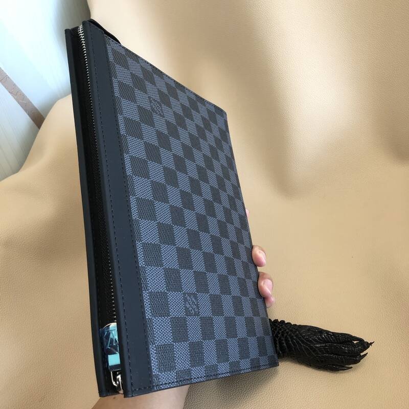 Louis Vuitton Damier Graphite crossbody — Premium Replica