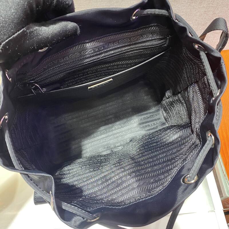 Prada Black 25x18x10cm shoulder bag — Premium Replica