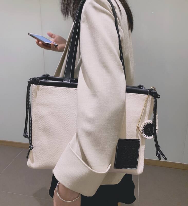 Loewe Black 25x18x10cm shoulder bag — 1:1 Replica