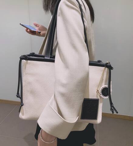 Loewe Black 25x18x10cm shoulder bag 1 1 Replica