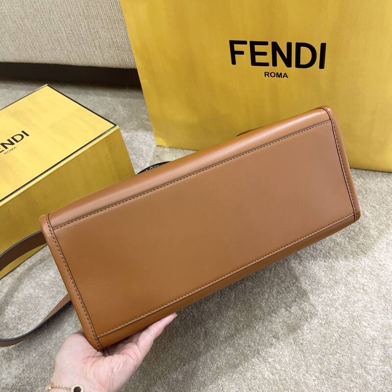 Fendi Brown 30x22x12cm shoulder bag — Premium Replica