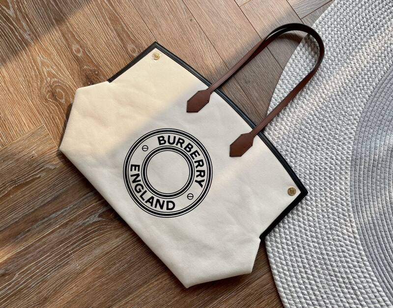 Burberry Black shoulder bag — Top Quality Replica
