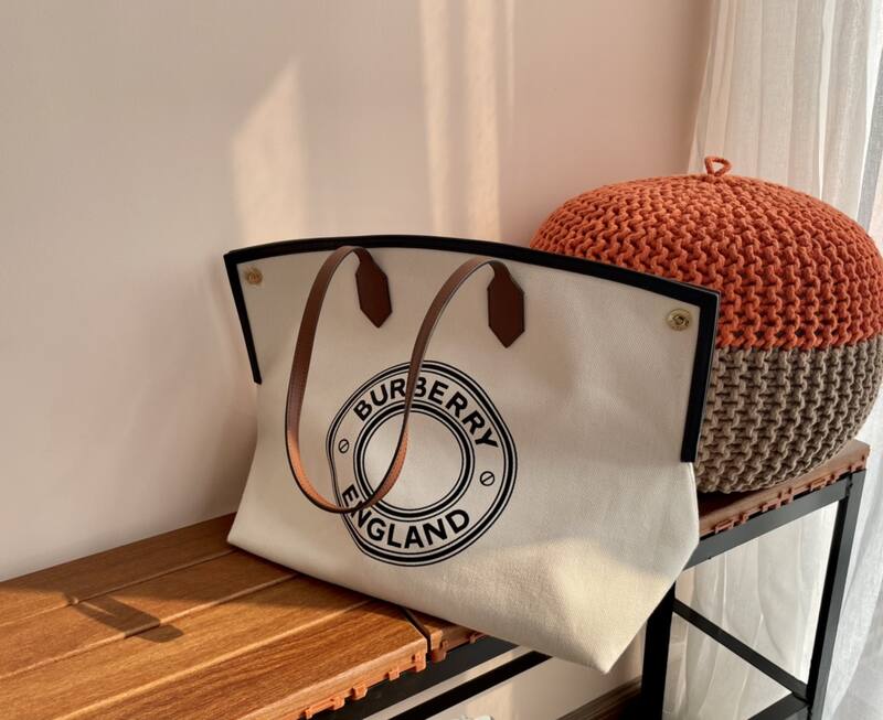 Burberry Brown 40x30x16cm shoulder bag — 1:1 Replica