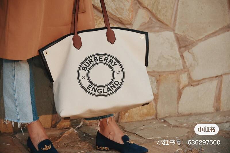 Burberry Brown 40x30x16cm shoulder bag — AAA Quality Replica