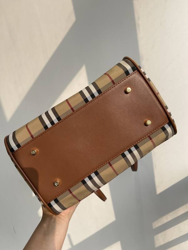 Burberry Haymarket Check Brown Leather Trim 28x26x16cm tote — AAA Quality Replica