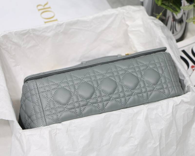 Dior 30 Montaigne Light gray shoulder — Premium Replica