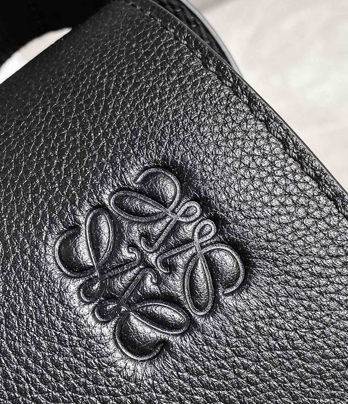 Loewe Black 33x25x10cm crossbody — 1:1 Replica