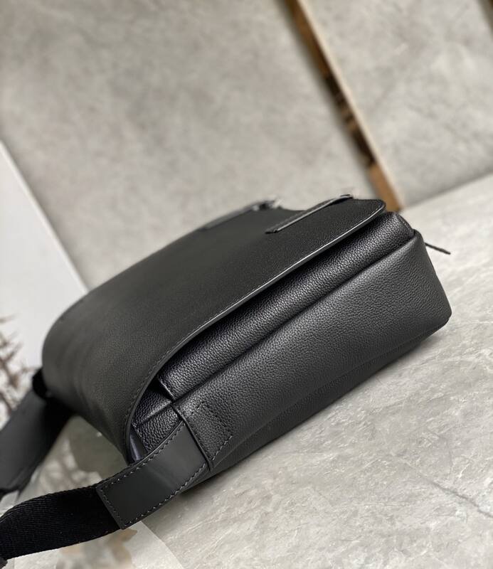 Loewe Black 33x25x10cm crossbody — 1:1 Replica