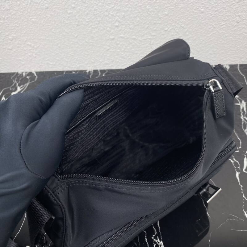 Prada Black Nylon 28x22x12cm messenger bag — AAA Quality Replica