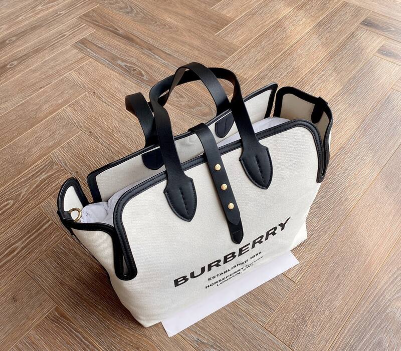 Burberry Black shoulder bag — 1:1 Replica