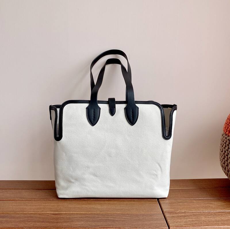 Burberry Black shoulder bag — AAA Quality Replica