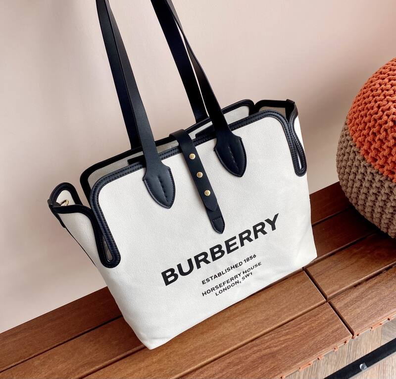 Burberry Black shoulder bag — AAA Quality Replica
