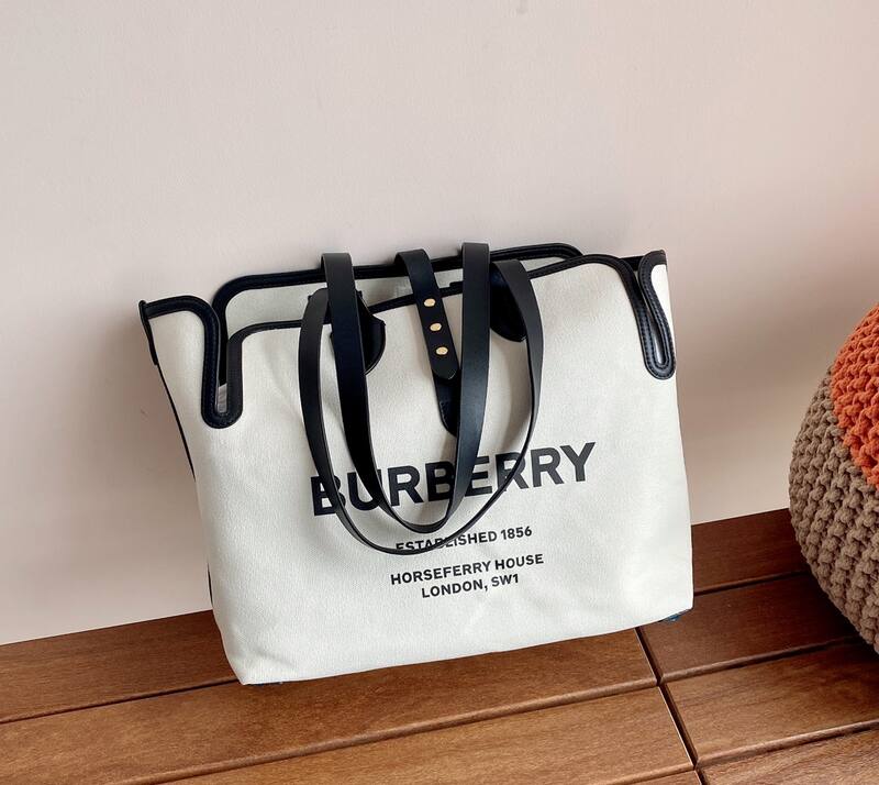 Burberry Black shoulder bag — AAA Quality Replica