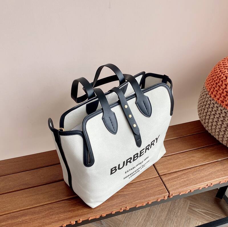 Burberry Black shoulder bag — AAA Quality Replica