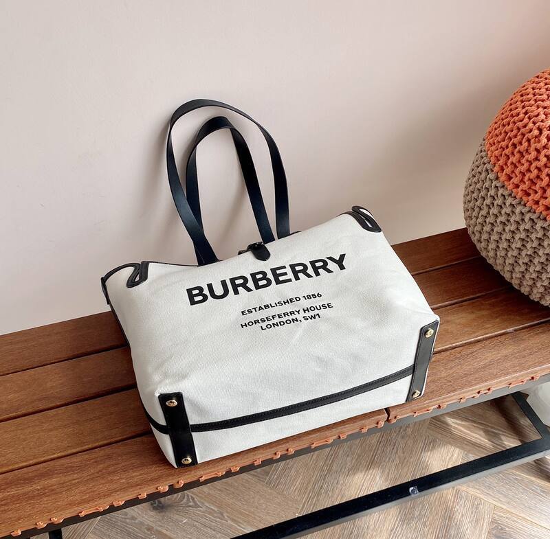Burberry Black shoulder bag — AAA Quality Replica