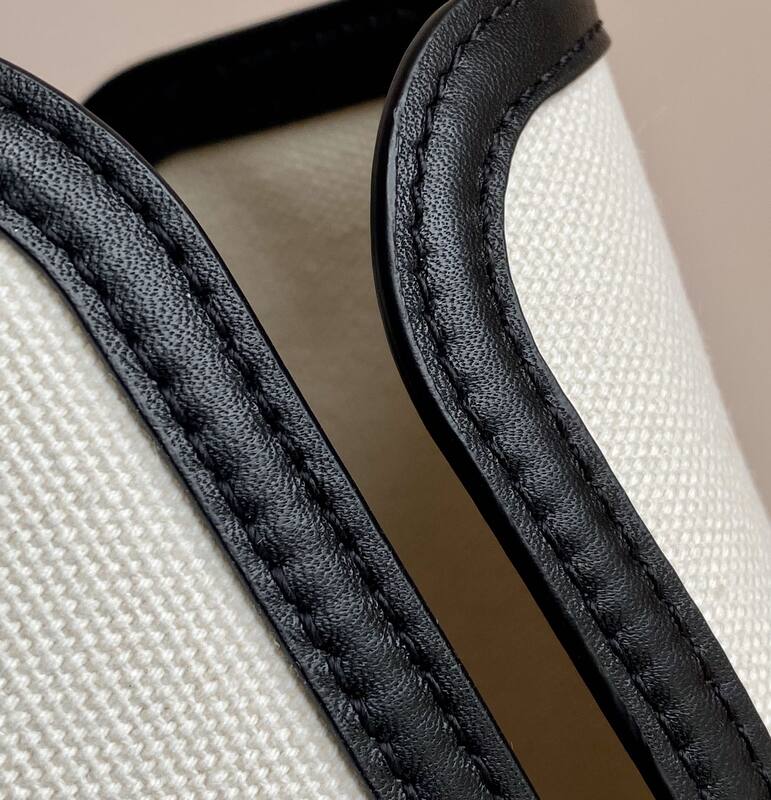 Burberry Black shoulder bag — Top Quality Replica