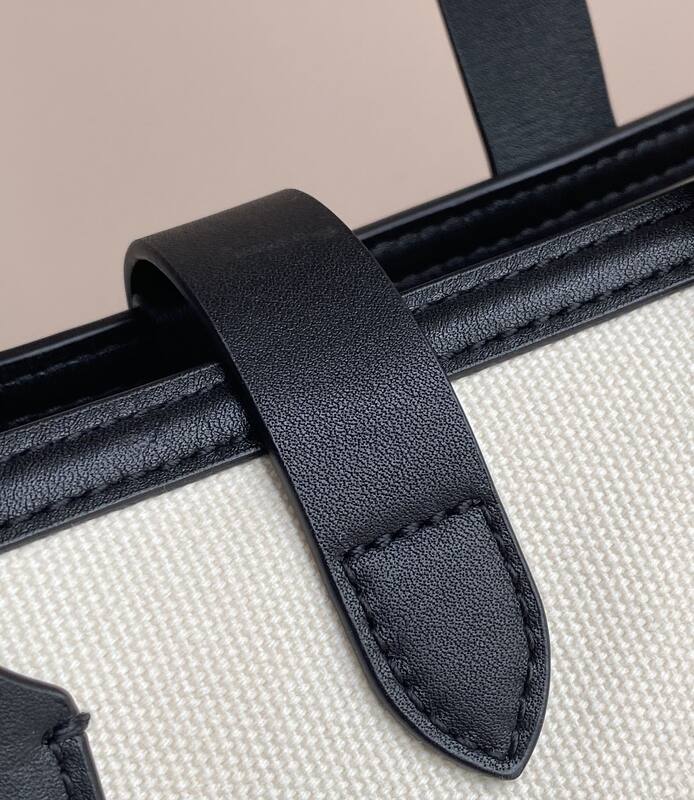 Burberry Black shoulder bag — Top Quality Replica