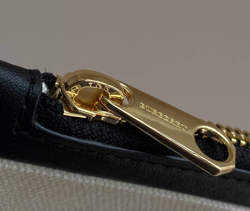 Burberry Black shoulder bag — Top Quality Replica