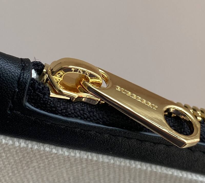 Burberry Black shoulder bag — Top Quality Replica