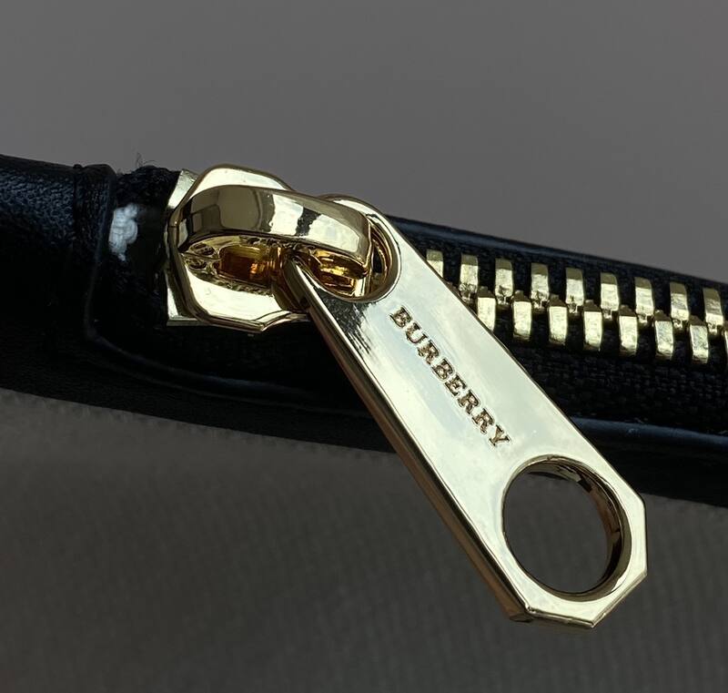 Burberry Black shoulder bag — Top Quality Replica