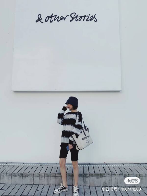 Burberry Black 40x30x16cm shoulder bag — AAA Quality Replica