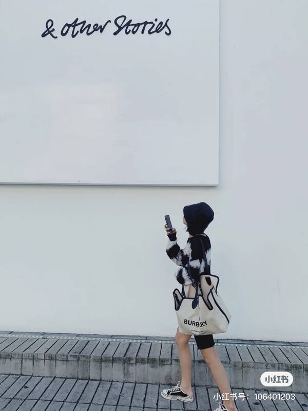 Burberry Black 40x30x16cm shoulder bag — AAA Quality Replica