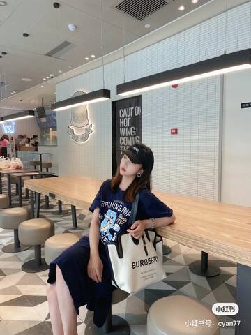 Burberry Black 40x30x16cm shoulder bag AAA Quality Replica
