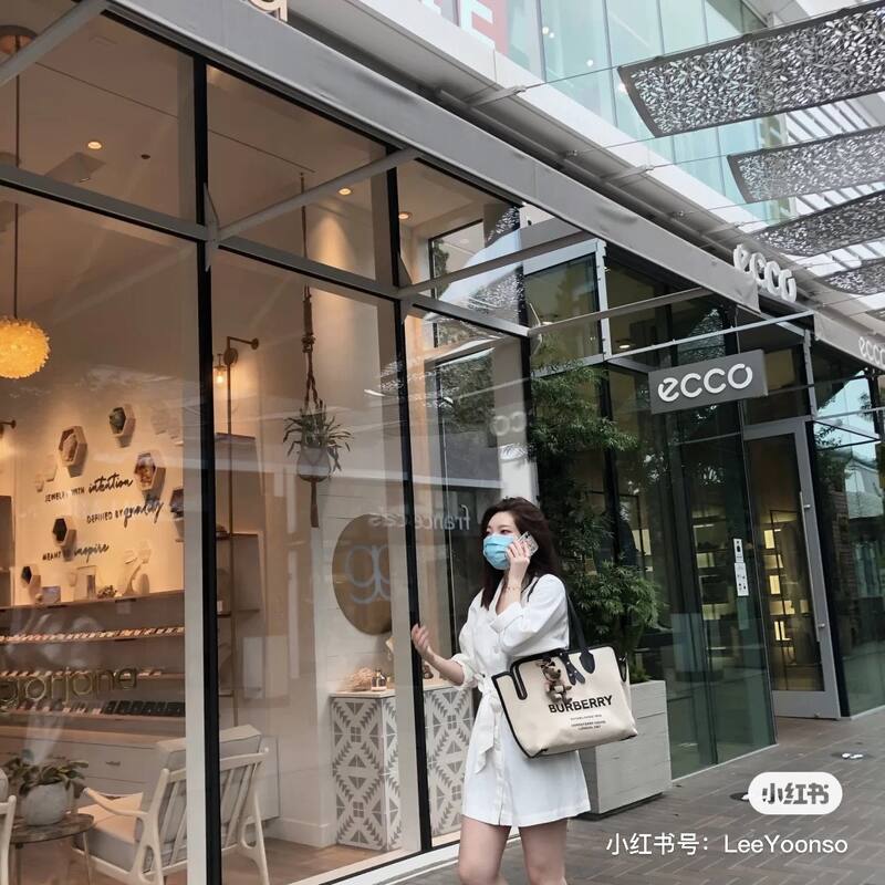 Burberry Black 40x30x16cm shoulder bag — AAA Quality Replica