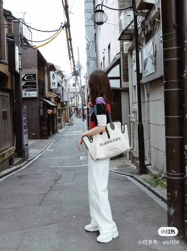 Burberry Black 30x22x12cm shoulder bag — Premium Replica