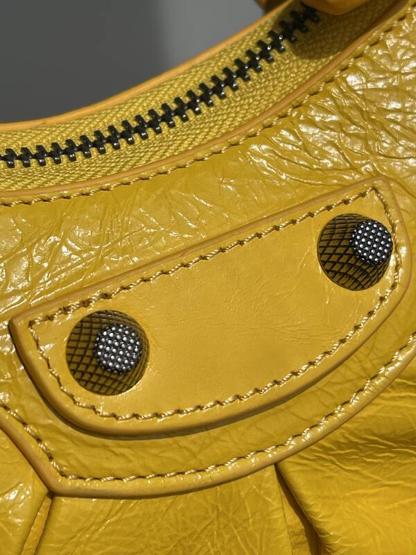 Balenciaga Le Cagole Yellow crinkled leather 26x16x10cm shoulder — AAA Quality Replica
