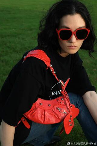Balenciaga Le Cagole Red 26x14cm shoulder bag 1 1 Replica