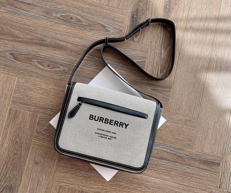 Burberry Black shoulder bag — 1:1 Replica