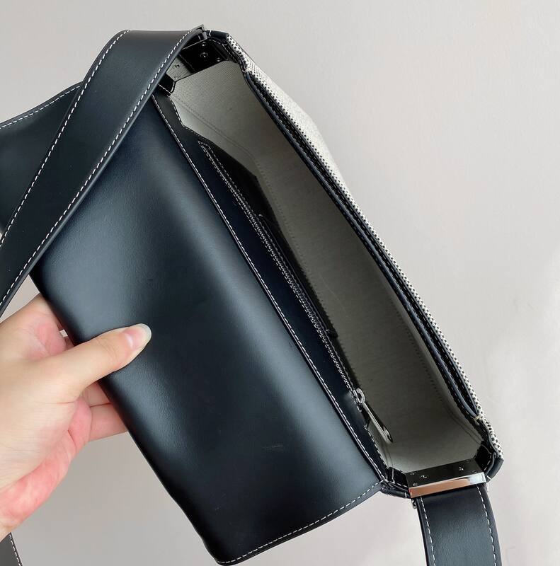 Burberry Black shoulder bag — Top Quality Replica