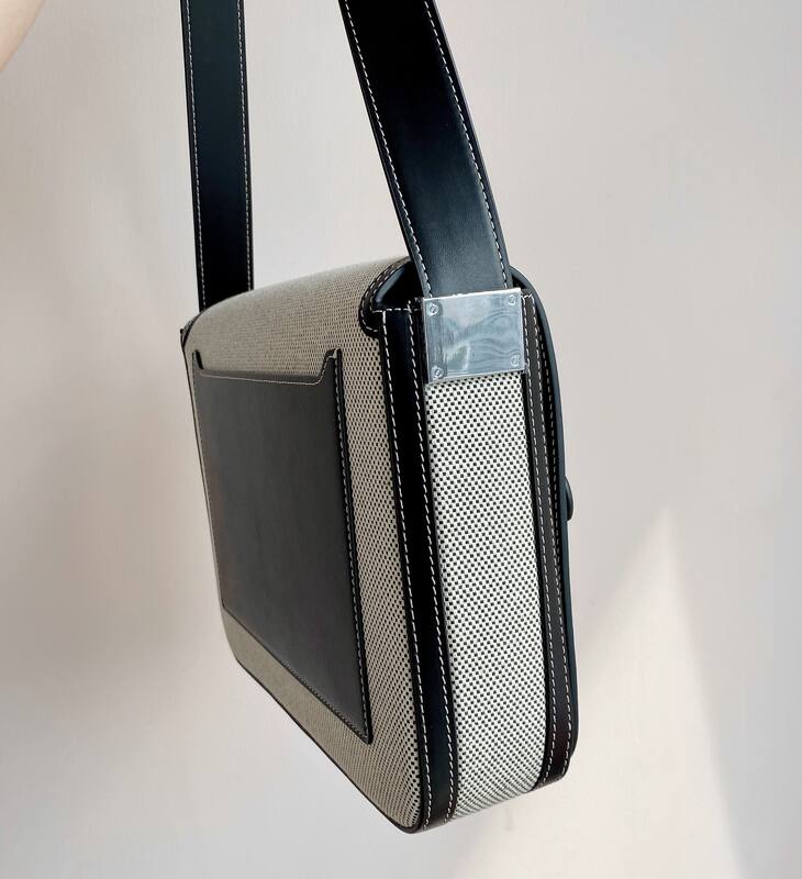 Burberry Black shoulder bag — Top Quality Replica