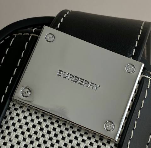 Burberry Black shoulder bag 1 1 Replica