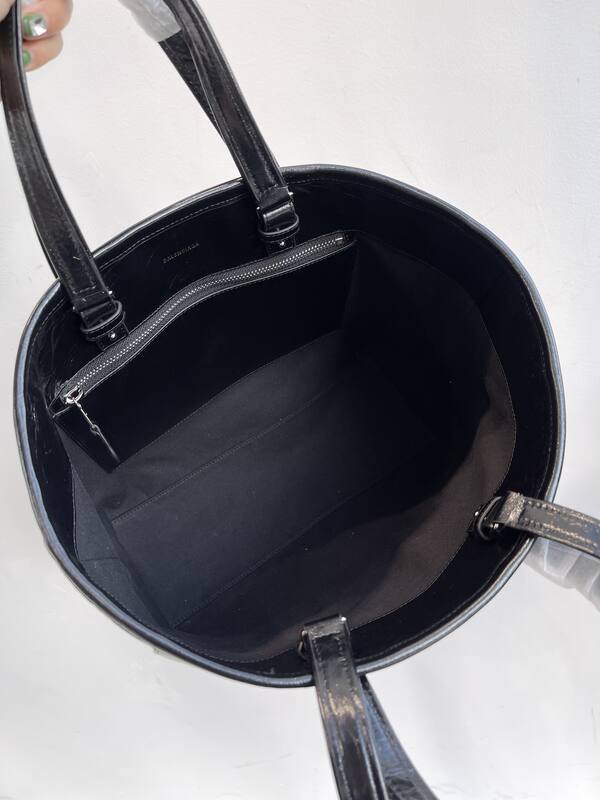 Balenciaga Black shoulder bag — AAA Quality Replica