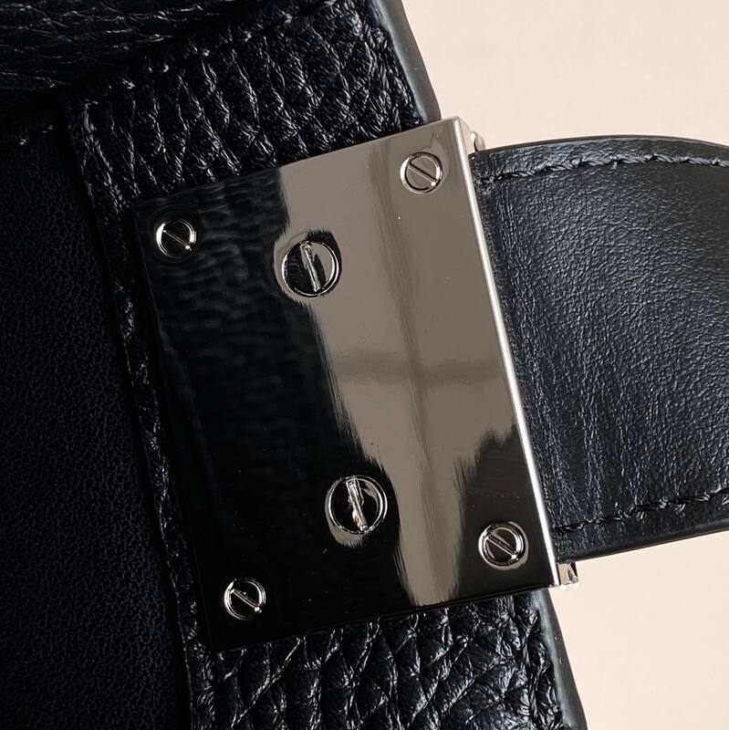 Burberry Black shoulder bag — AAA Quality Replica