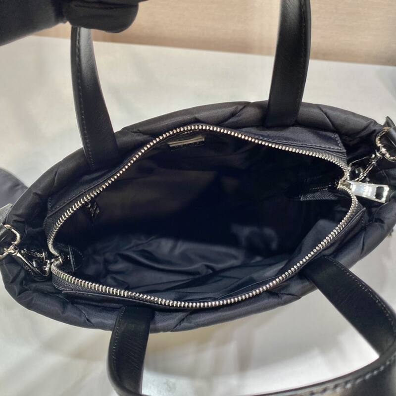 Prada Black 25x18x10cm shoulder bag — AAA Quality Replica