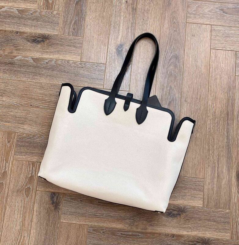 Burberry Black shoulder bag — AAA Quality Replica