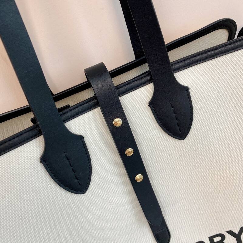Burberry Black 40x30x16cm shoulder bag — AAA Quality Replica