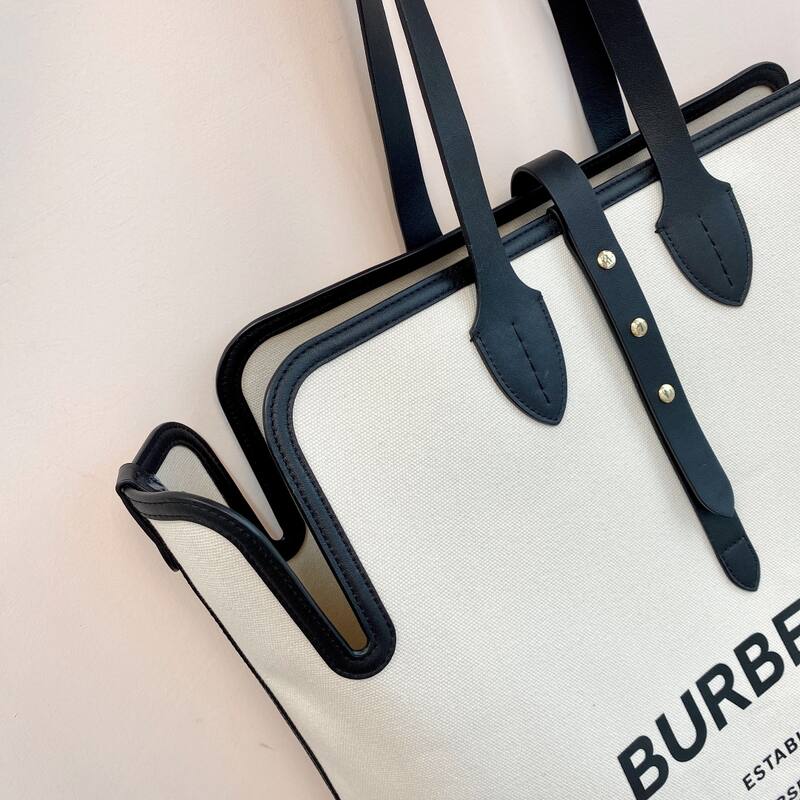 Burberry Black 40x30x16cm shoulder bag — AAA Quality Replica