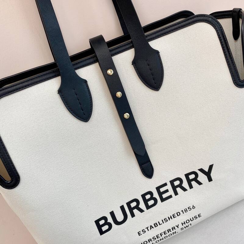 Burberry Black 40x30x16cm shoulder bag — AAA Quality Replica