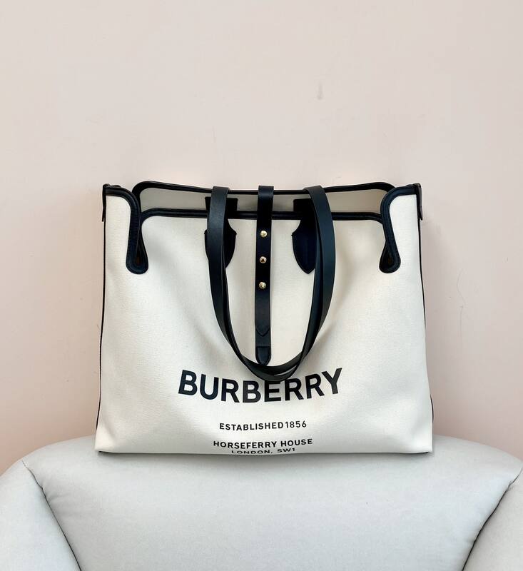 Burberry Black 40x30x16cm shoulder bag — AAA Quality Replica