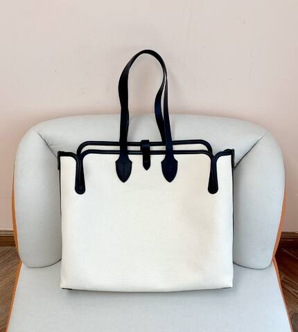 Burberry Black 40x30x16cm shoulder bag AAA Quality Replica