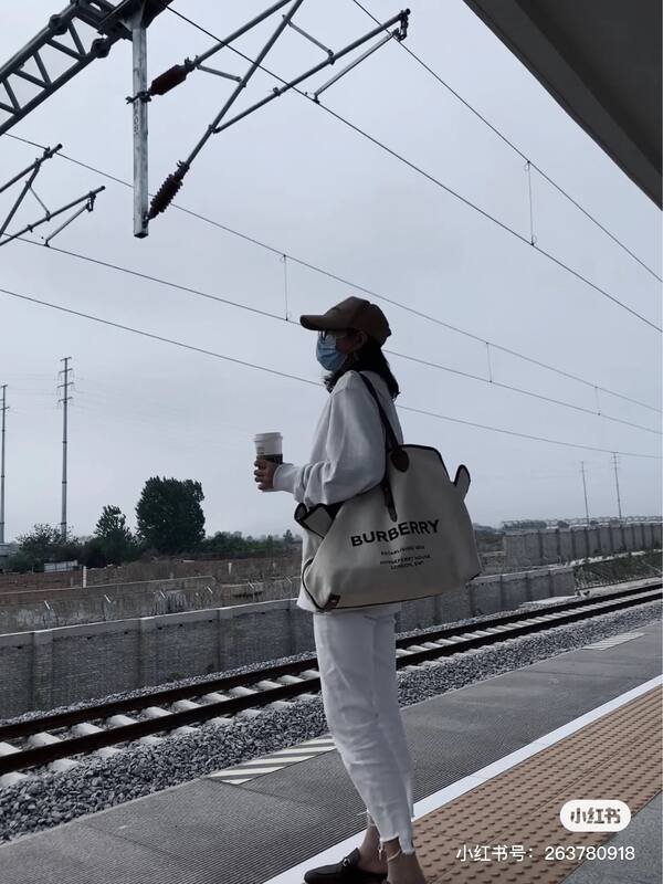 Burberry Brown 40x30x16cm shoulder bag — 1:1 Replica
