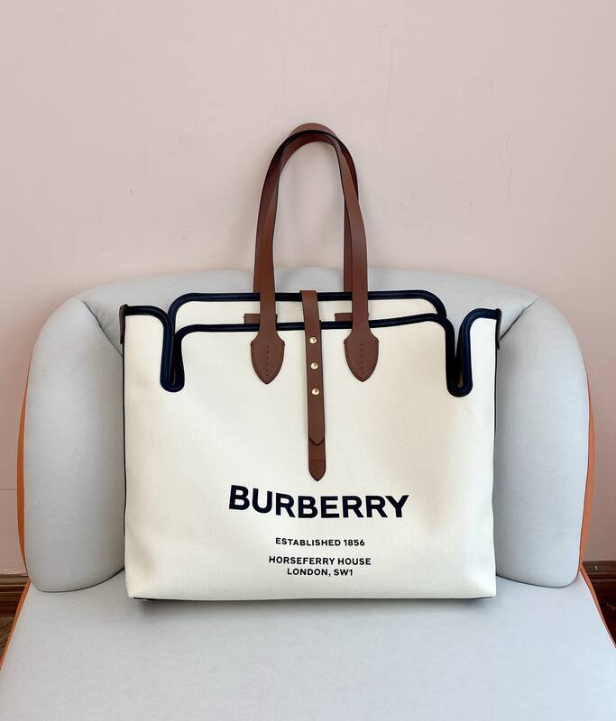 Burberry Black 30x22x12cm shoulder bag — Top Quality Replica